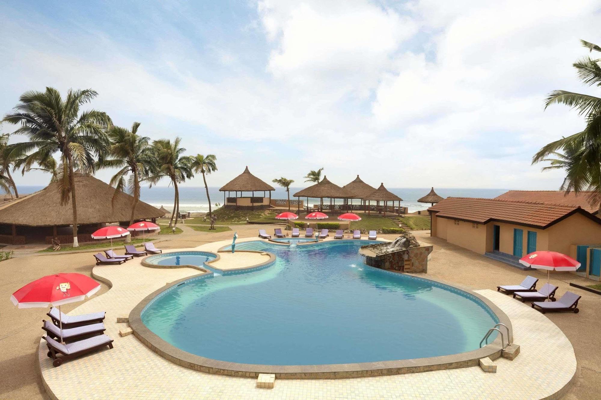 Ramada Resort アクラ エクステリア 写真