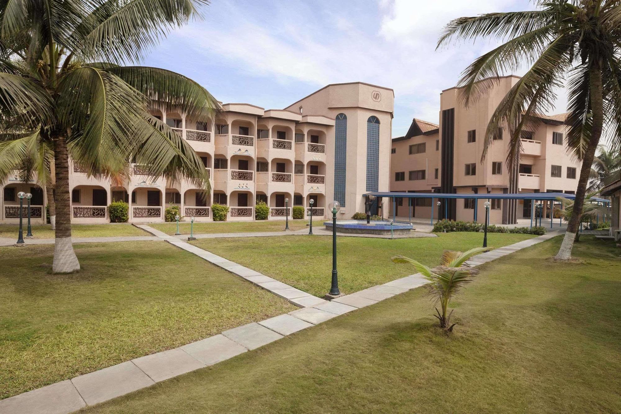 Ramada Resort アクラ エクステリア 写真